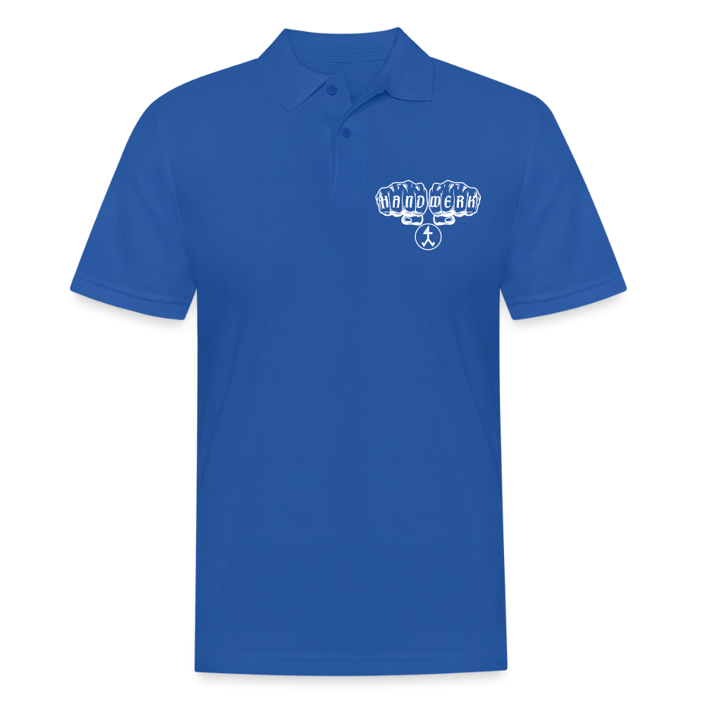 Schwarzes Männer Poloshirt „Steinmetz“ von Spreadconnect, vorne sichtbare Knopfleiste und klassischer Kragen, sitzt locker.