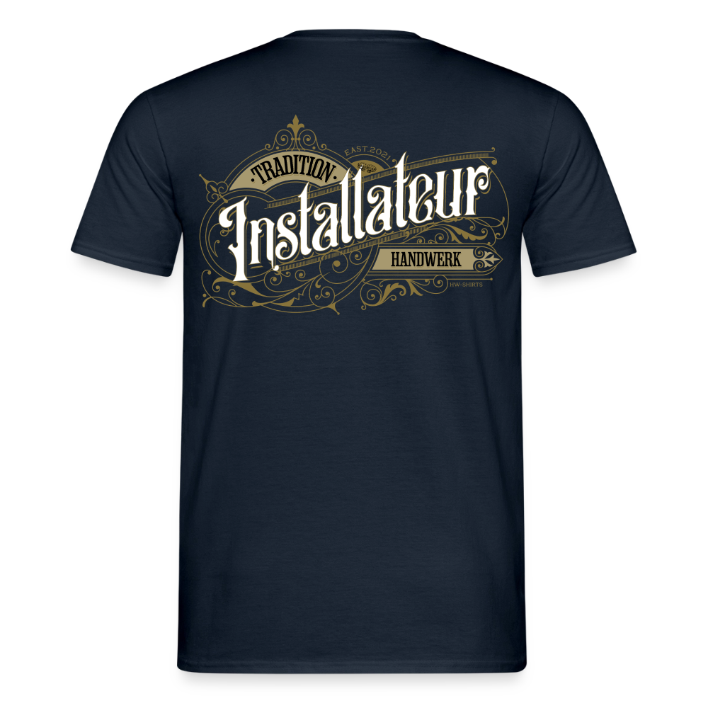 Unisex T-Shirt "Installateur"-Nostalgie von Spreadconnect, Männer T-Shirt mit nostalgischem Druck, bequem und modisch.