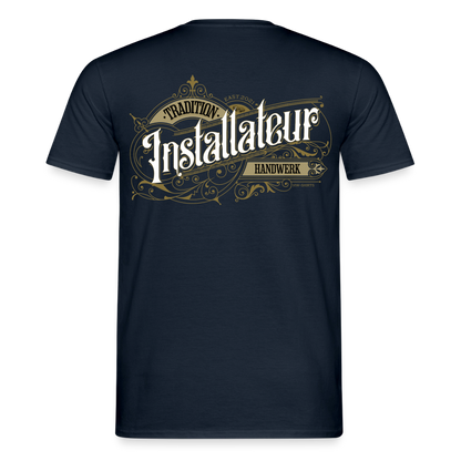 Unisex T-Shirt "Installateur"-Nostalgie von Spreadconnect, Männer T-Shirt mit nostalgischem Druck, bequem und modisch.