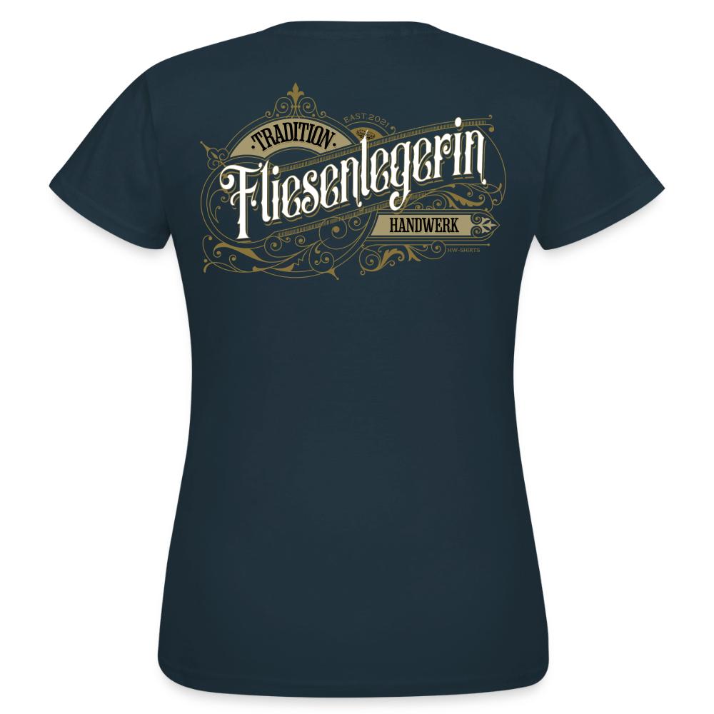 Weißes Frauen T-Shirt von Spreadconnect mit nostalgischem Fliesenlegerin-Design, bequem und vielseitig für den Alltag.