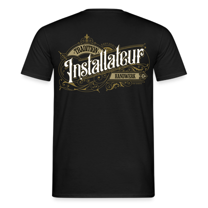 Unisex T-Shirt "Installateur"-Nostalgie von Spreadconnect, Männer T-Shirt mit vintage Design, auf weißem Hintergrund sichtbar
