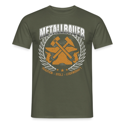 Unisex Metallbauer T-Shirt von Spreadconnect, bequemes Männer T-Shirt mit Tradition, zeigt das Metallbauer-Motiv auf weißem Stoff.