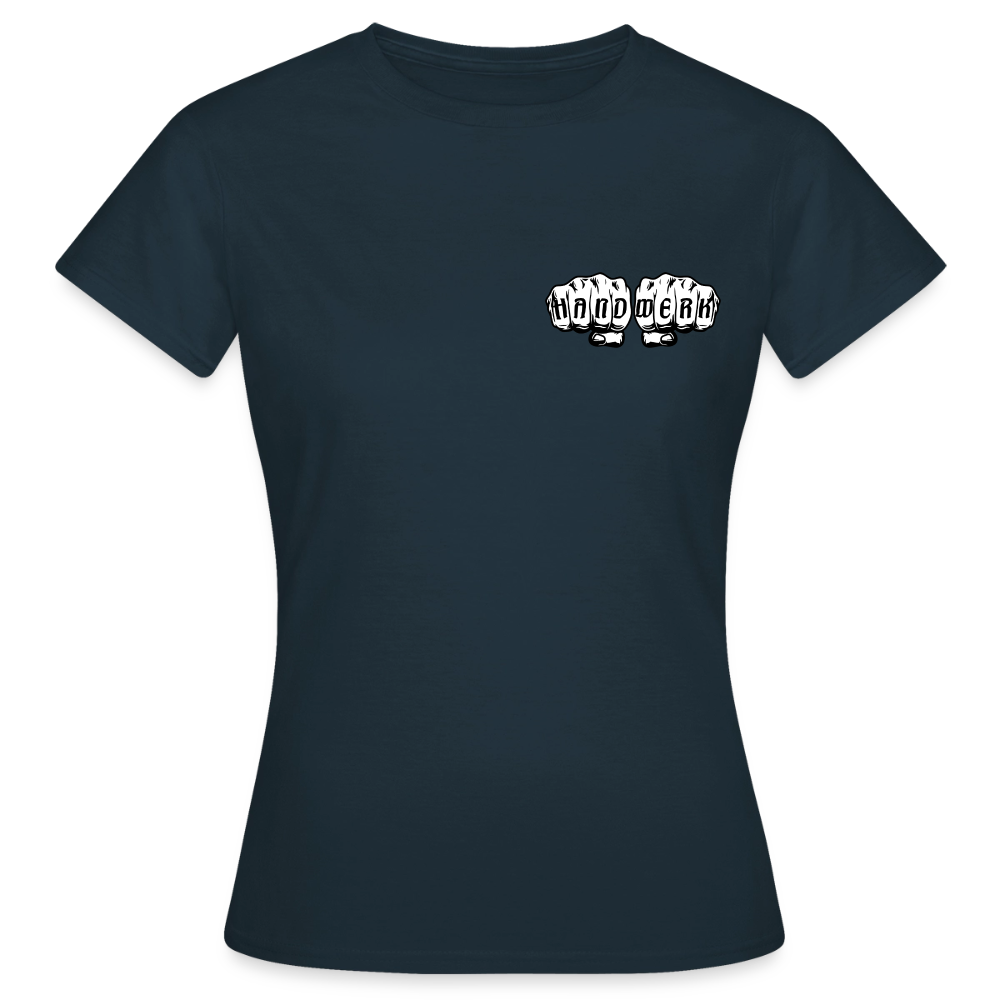 Frauen T-Shirt „KFZ-Mechanikerin“ von Spreadconnect, helles Baumwollshirt mit Mechaniker-Design und flottem Schnitt.