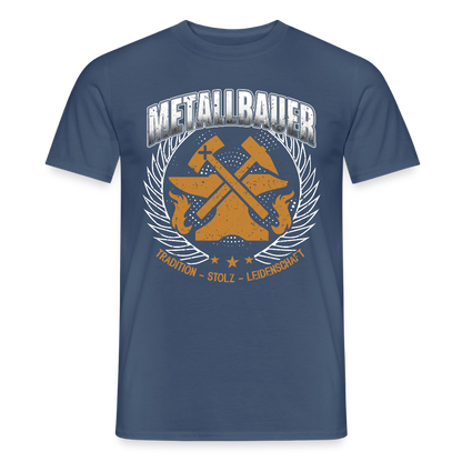 Unisex Metallbauer T-Shirt von Spreadconnect, bequemes Männer T-Shirt mit traditionellem Design, abgebildet in der Nahaufnahme.