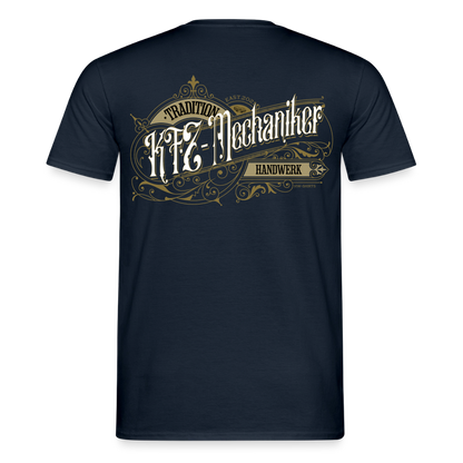 Unisex T-Shirt "KFZ-Mechaniker"-Nostalgie von Spreadconnect, Männer T-Shirt mit vintage Auto-Design und Mechaniker-Motiv.