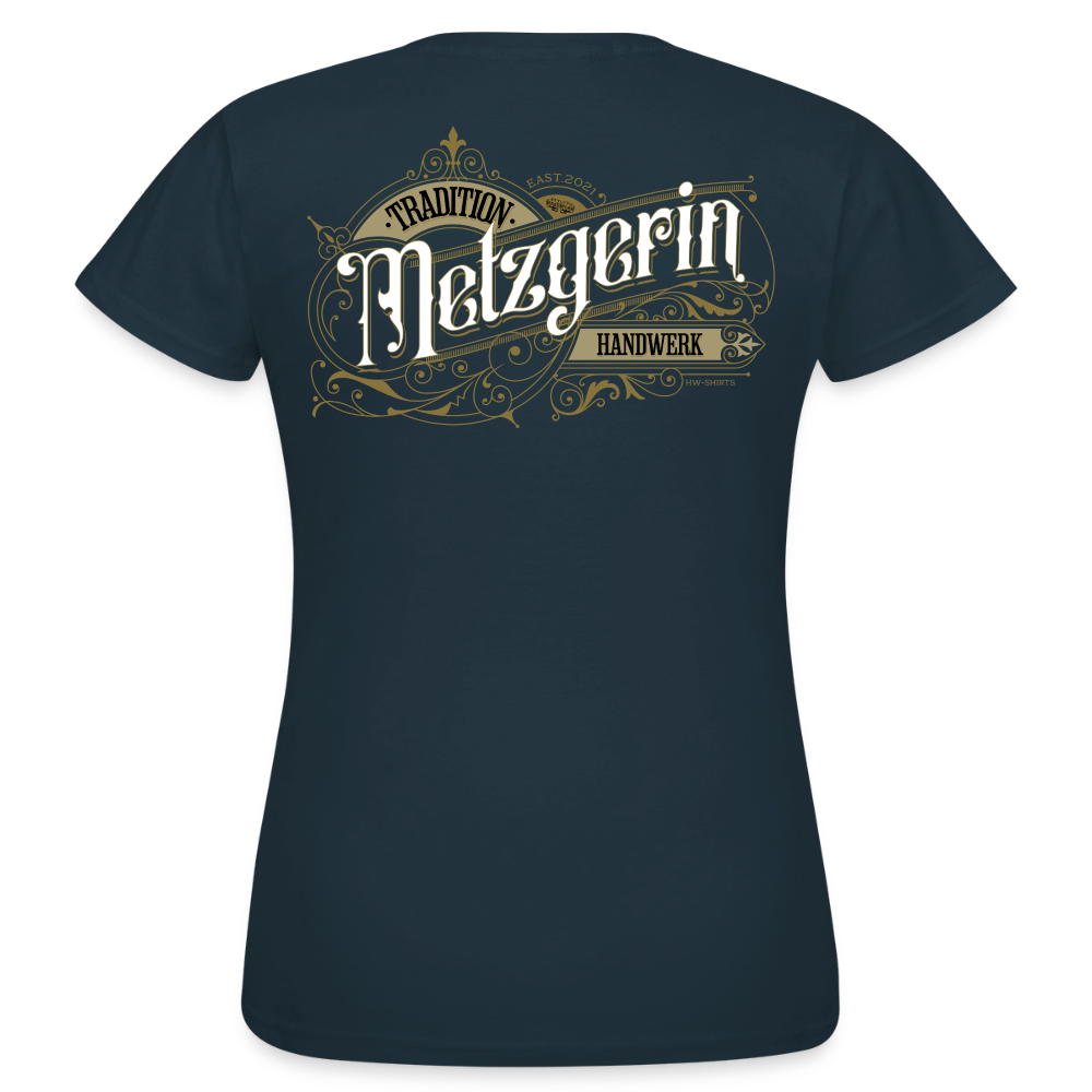 Hübsches Frauen T-Shirt "Metzgerin" von Spreadconnect mit nostalgischem Design, zeigt ein stilvolles Motiv auf weißem Hintergrund.
