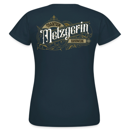 Hübsches Frauen T-Shirt "Metzgerin" von Spreadconnect mit nostalgischem Design, zeigt ein stilvolles Motiv auf weißem Hintergrund.