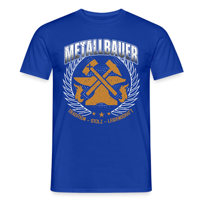 Unisex Tradition Metallbauer T-Shirt für Männer, bequem und stilvoll, mit typisch traditionellem Design, in natürlicher Pose.
