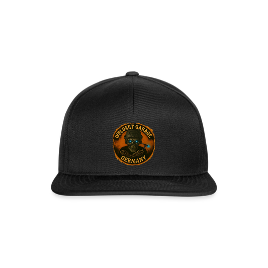 Schwarze Snapback Cap "WeldArt Garage" von Spreadconnect, ein stylisches Modeaccessoire mit gebogenem Schirm.